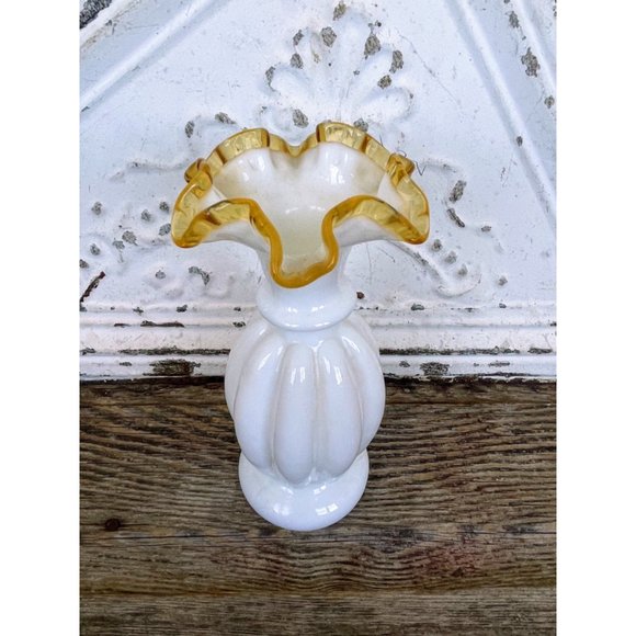 Vintage Fenton Melon Hold Crest Milk Glass Ruffle Crimped Vase - Picture 11 of 11